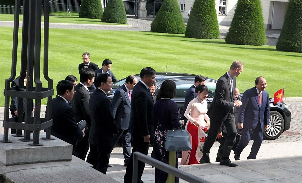 Thu tuong ky so vang tai Phu tong thong Duc anh 2