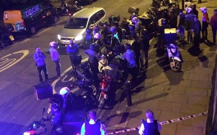 Tan cong axit o Anh co the phai doi dien an chung than hinh anh