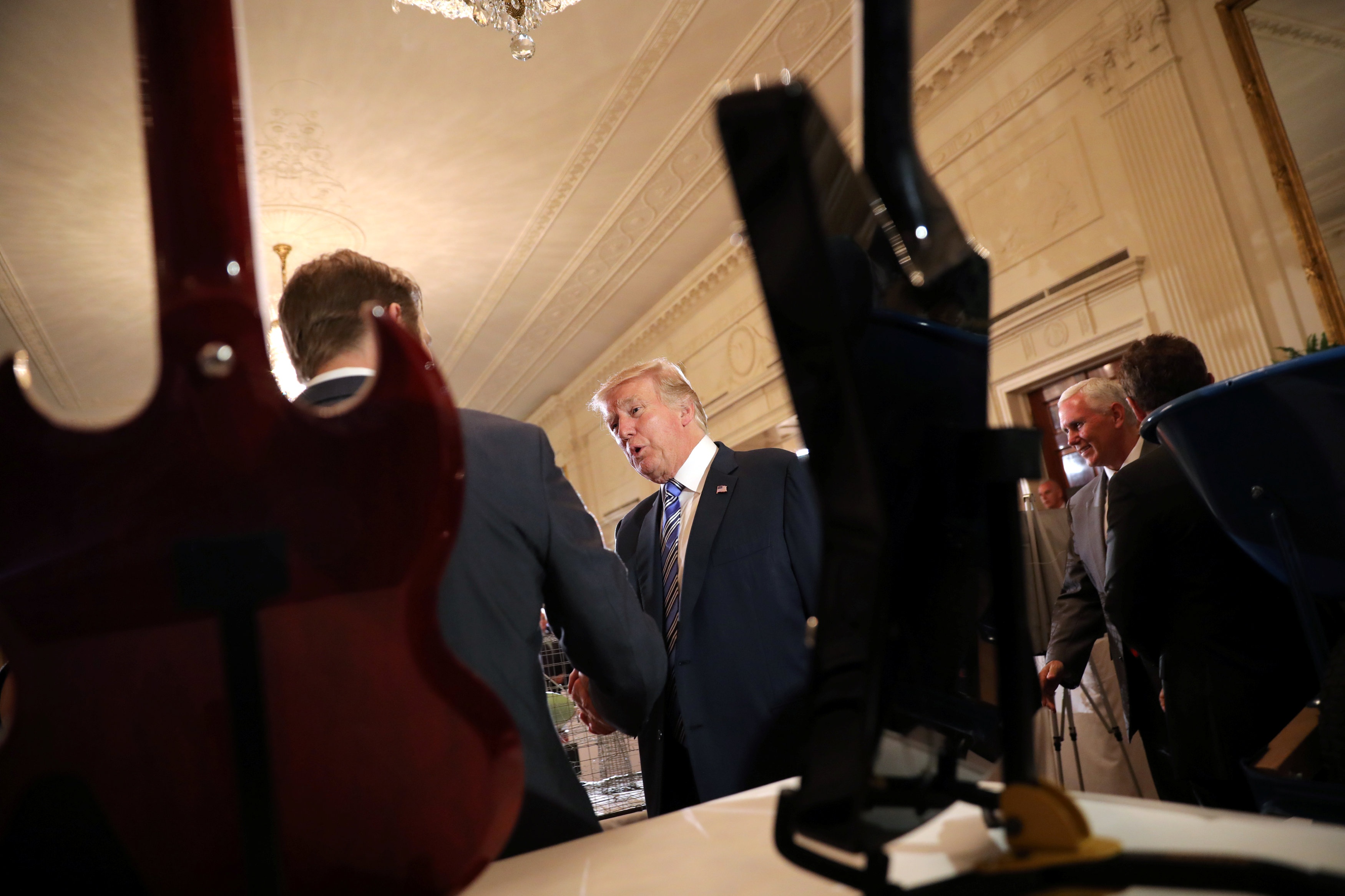 Ong Trump doi mu cao boi gioi thieu hang hoa My anh 4