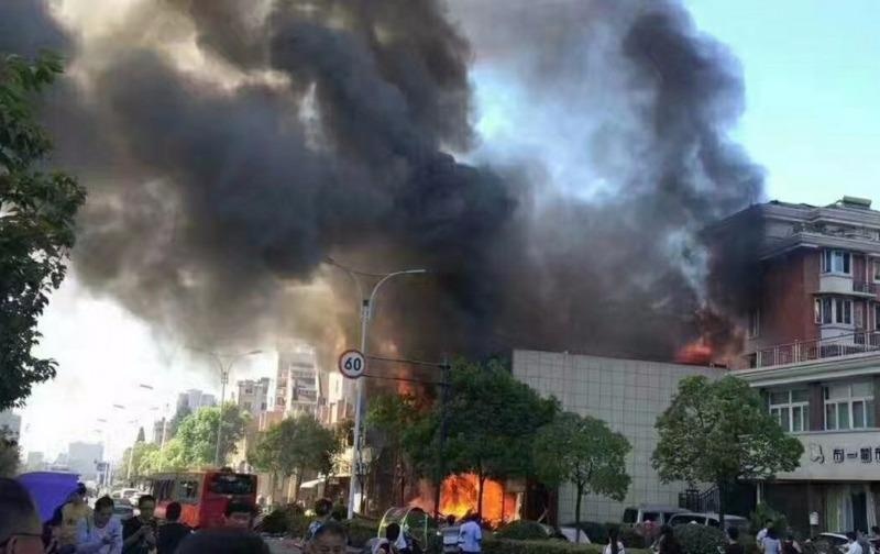 No lon o Hang Chau: It nhat 2 nguoi chet, 55 bi thuong hinh anh