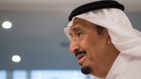 Quoc vuong Saudi Arabia bat giu hoang tu chia sung vao dan hinh anh