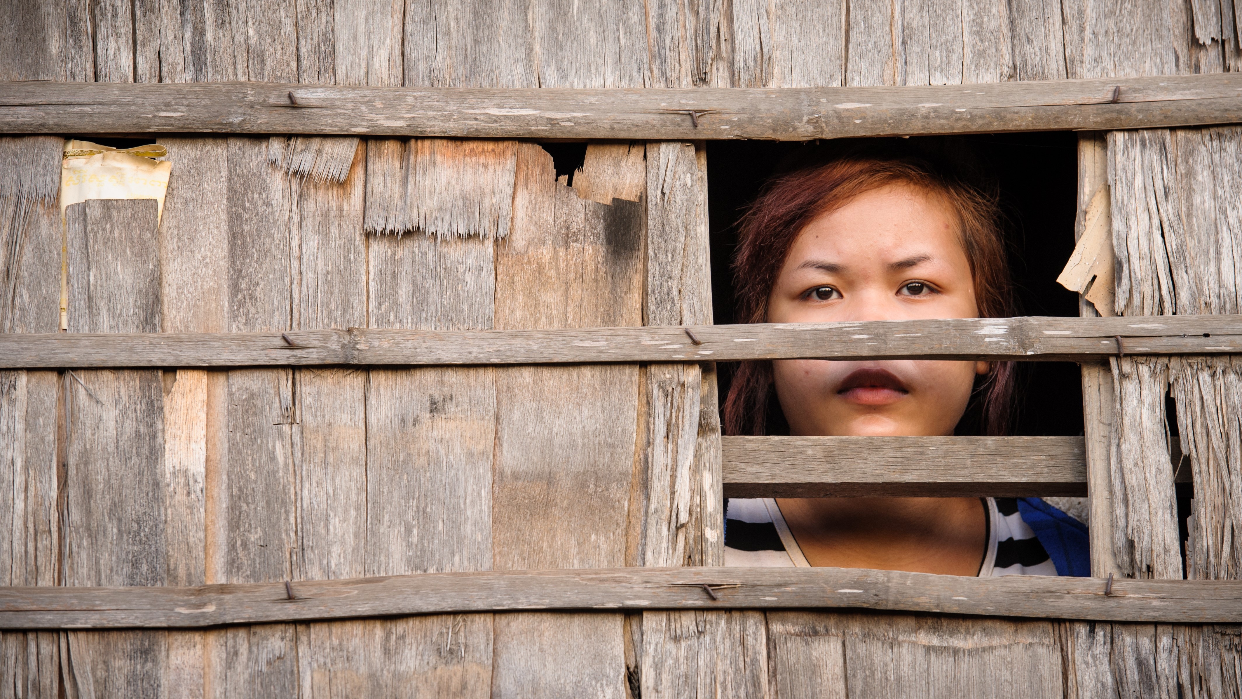 Nan nhan buon nguoi ke chuyen bi me ruot ban lay tien hinh anh