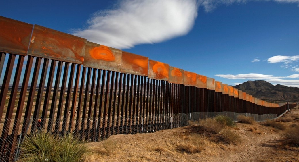 Tim thay xuong cot con trai tren hanh trinh vuot sa mac vao My hinh anh