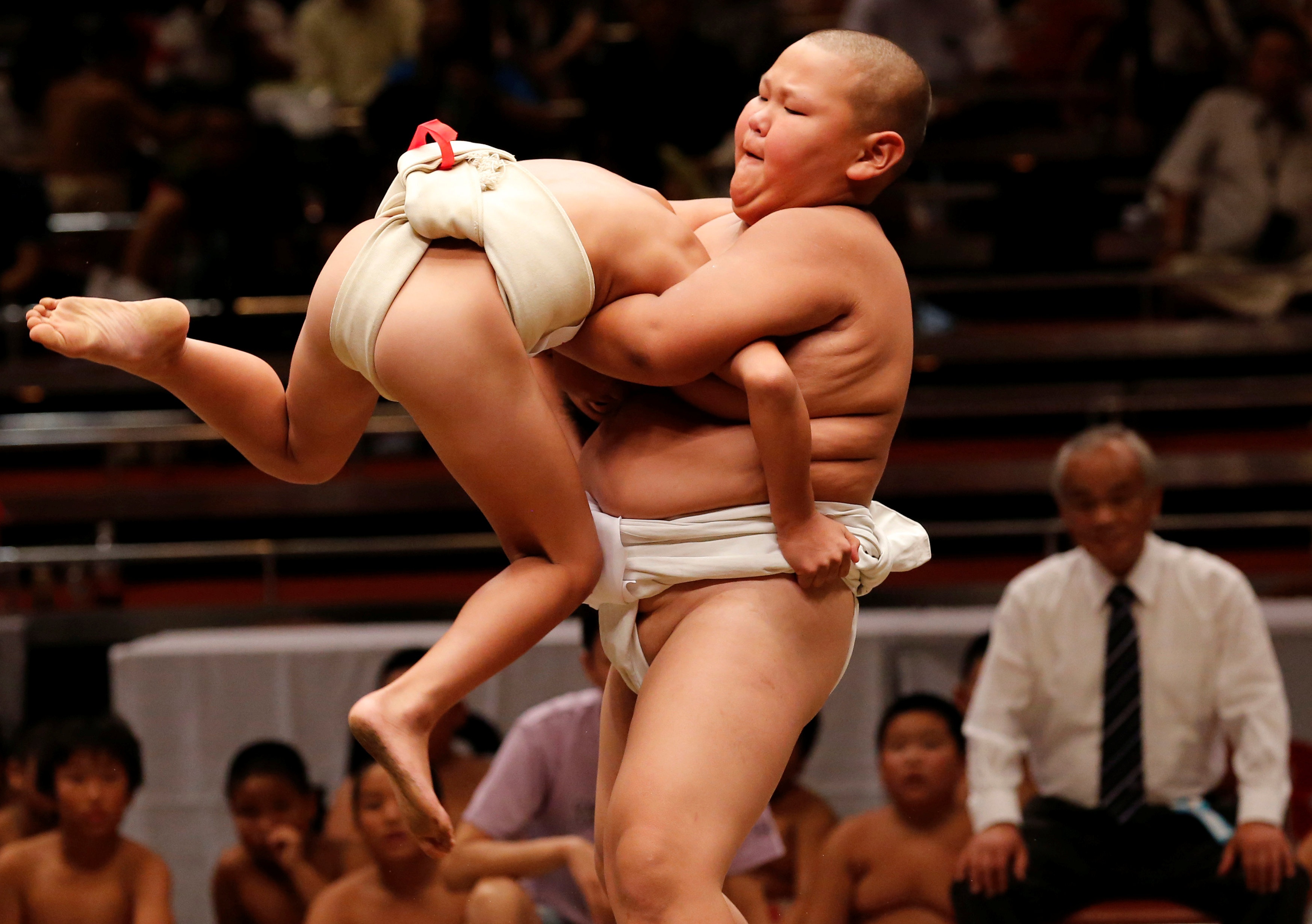 Tinh than thuong vo cua cac sumo nhi Nhat Ban anh 2