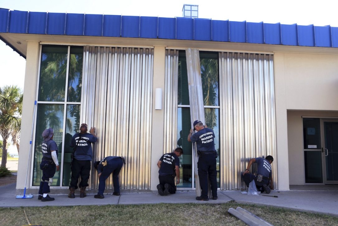 Lo so 'sieu bao thap ky',  dan My vet sach sieu thi anh 6