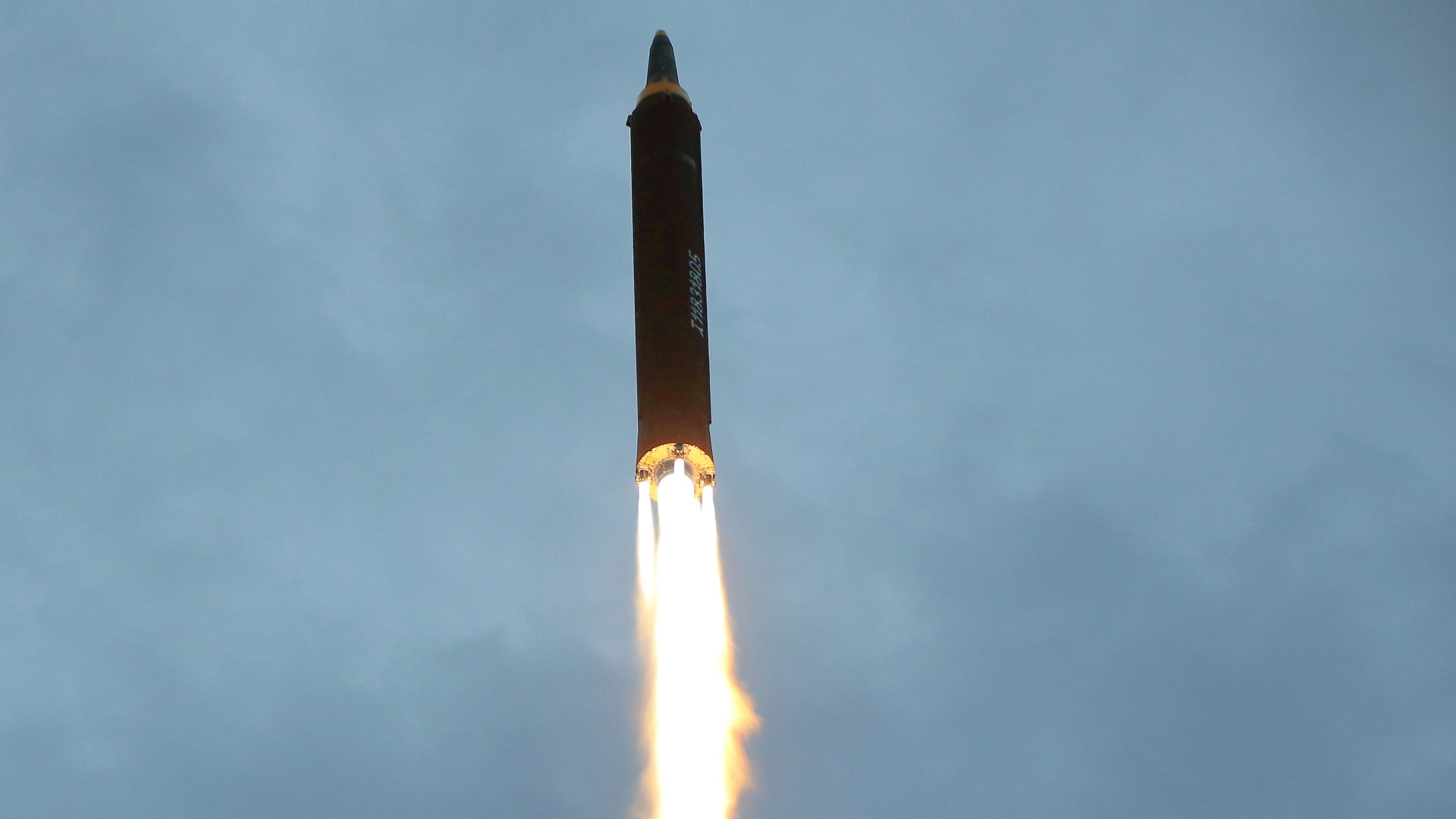 Trieu Tien cong bo video phong ten lua qua Nhat Ban hinh anh