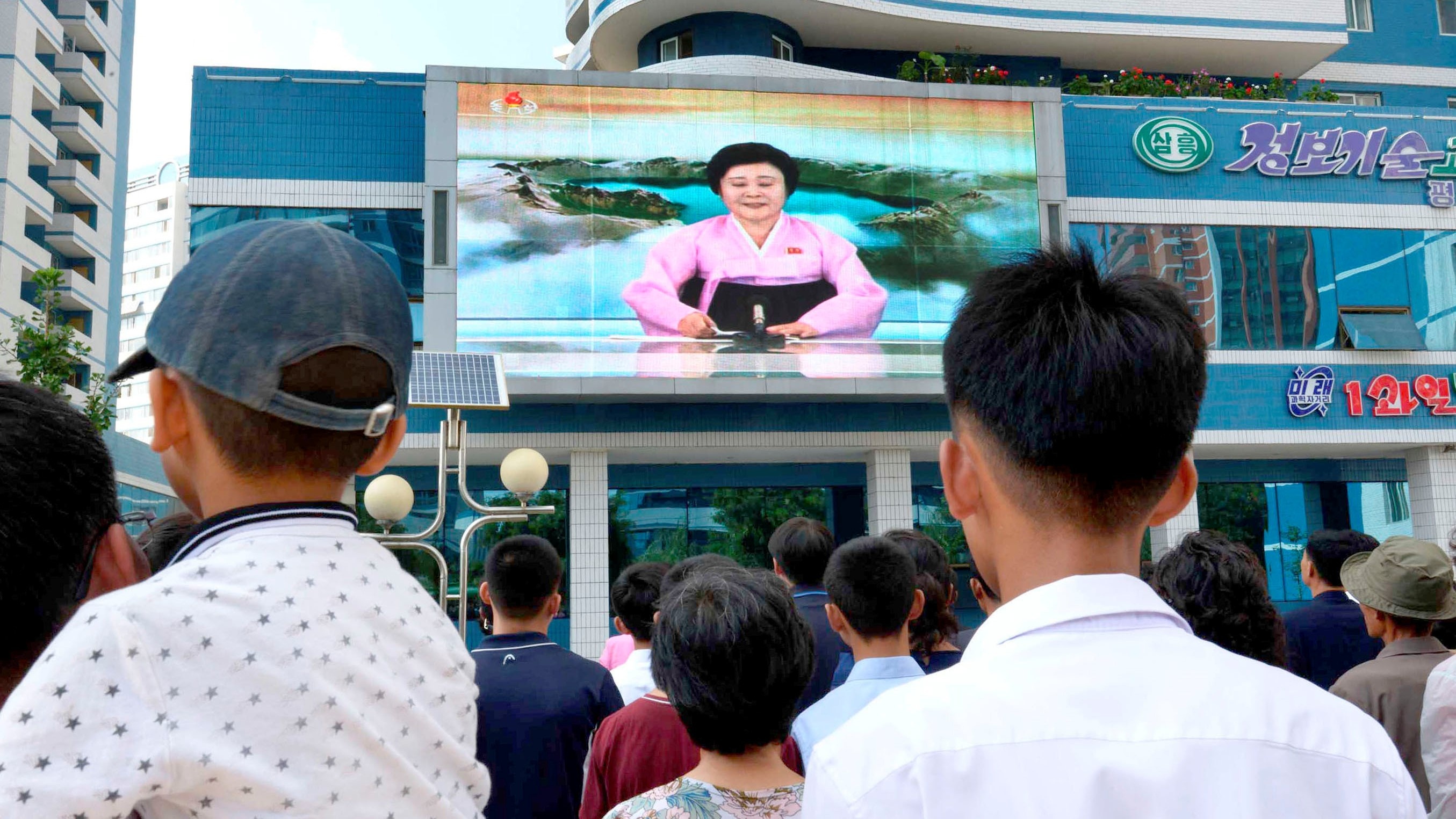 Nguoi Trieu Tien vui mung sau vu thu bom H hinh anh