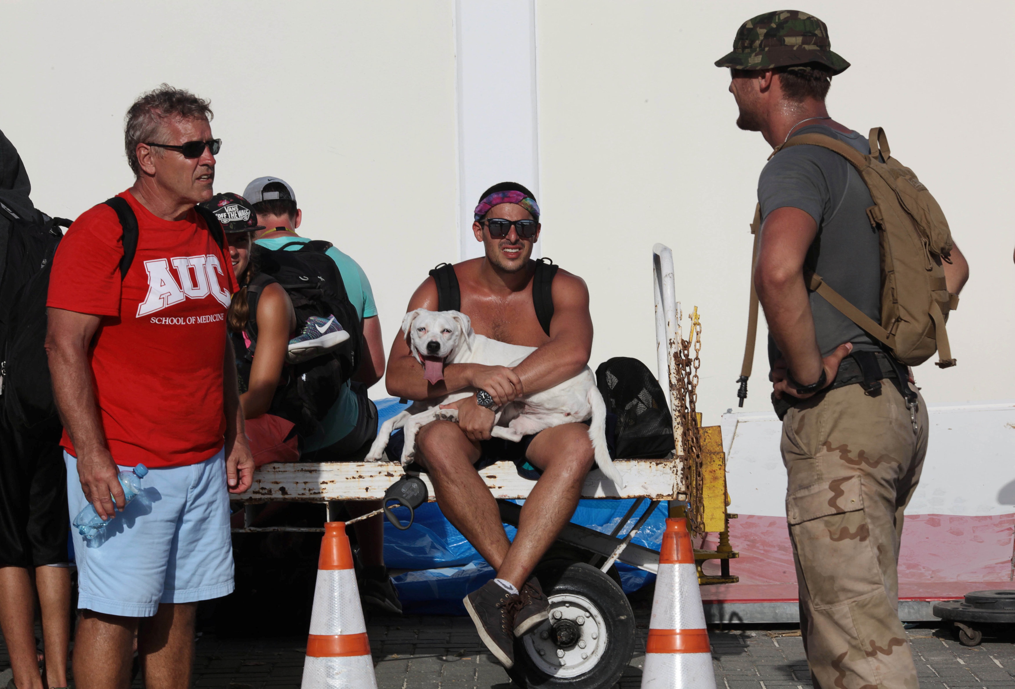 khoanh khac tinh yeu trong bao Irma anh 9