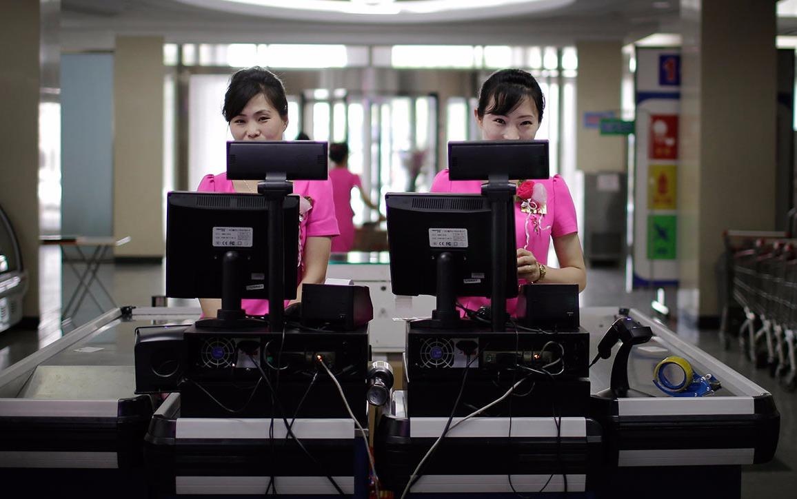 Nguoi Trieu Tien chuong chocolate va ruou tu Trung Quoc hinh anh