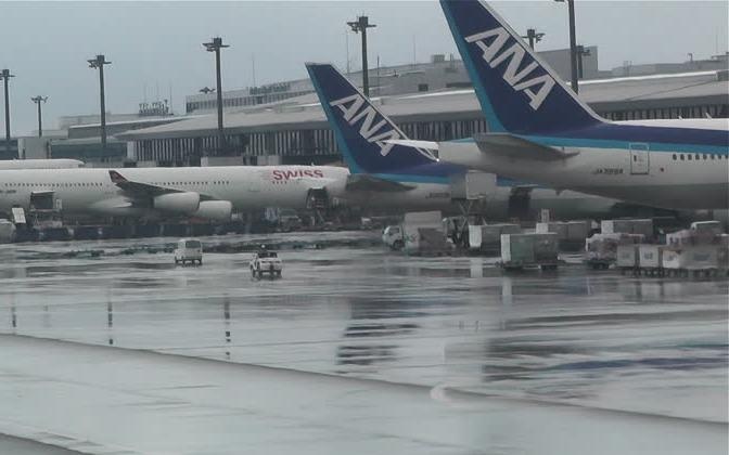 Hang tram chuyen bay bi huy do bao Talim do bo Nhat Ban hinh anh