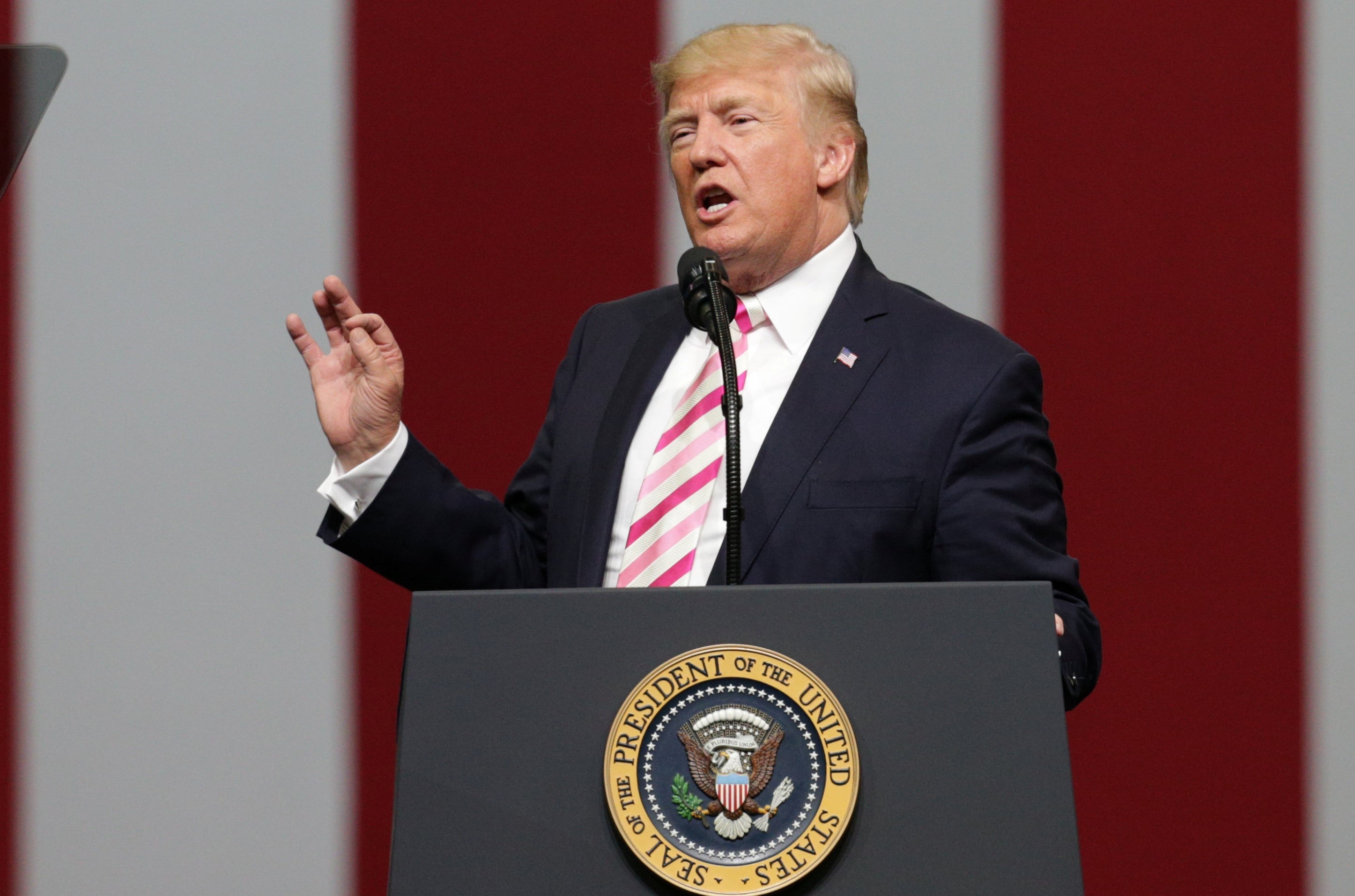 Tong thong Trump cao buoc Iran hop tac ten lua voi Trieu Tien hinh anh