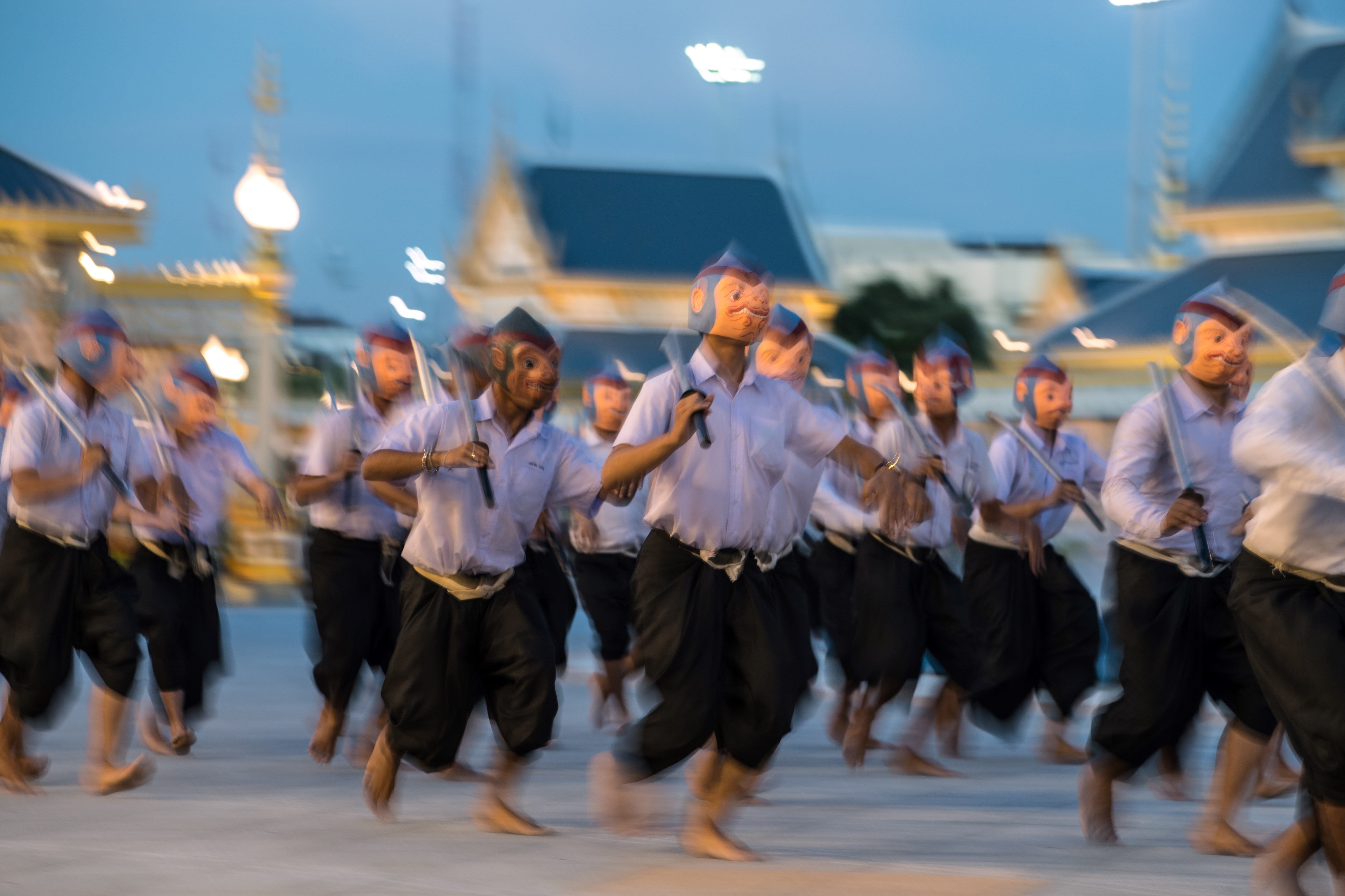 nguoi Thai theo doi tap duot tang le hoang gia anh 3