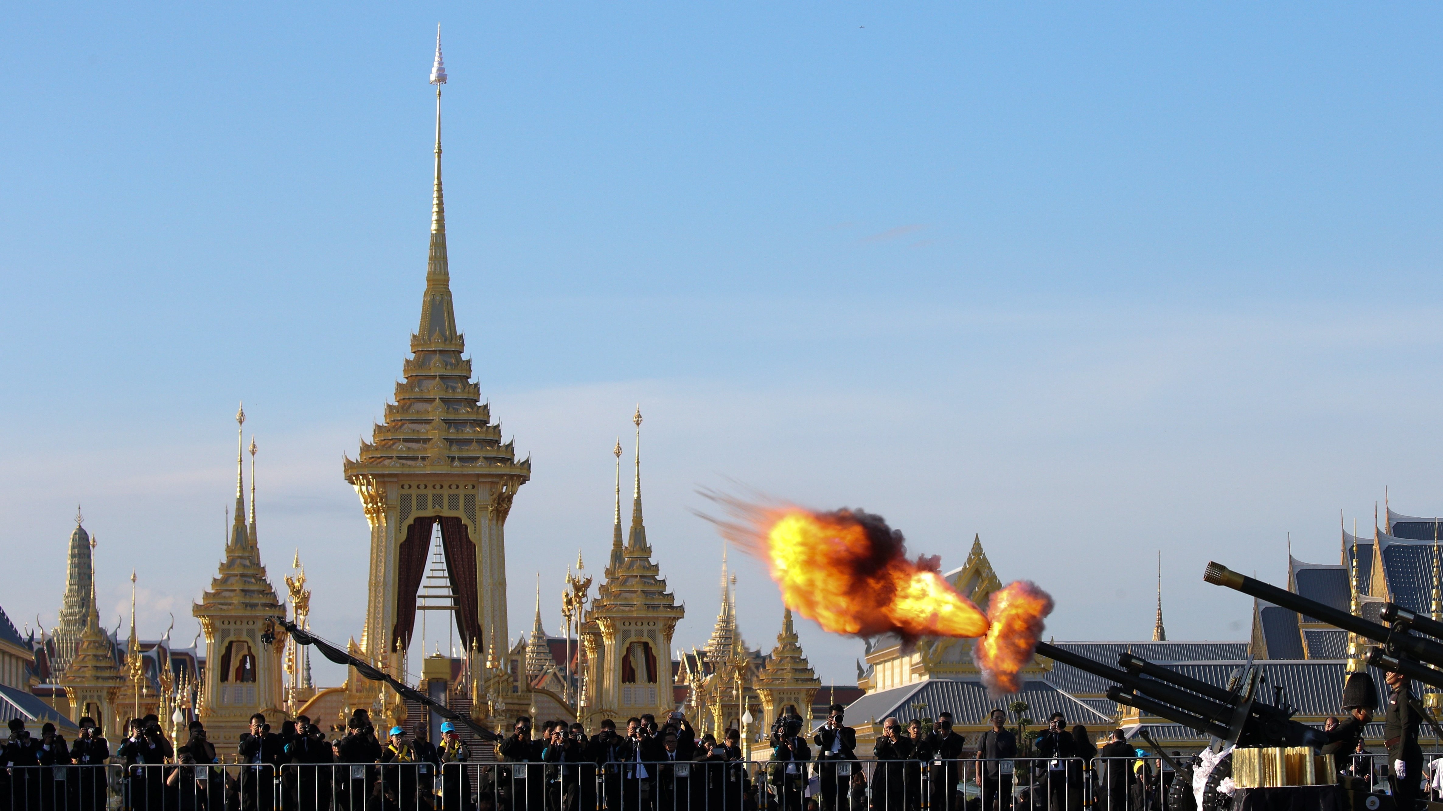 Tang le trieu USD cua Vua Bhumibol chinh thuc bat dau hinh anh