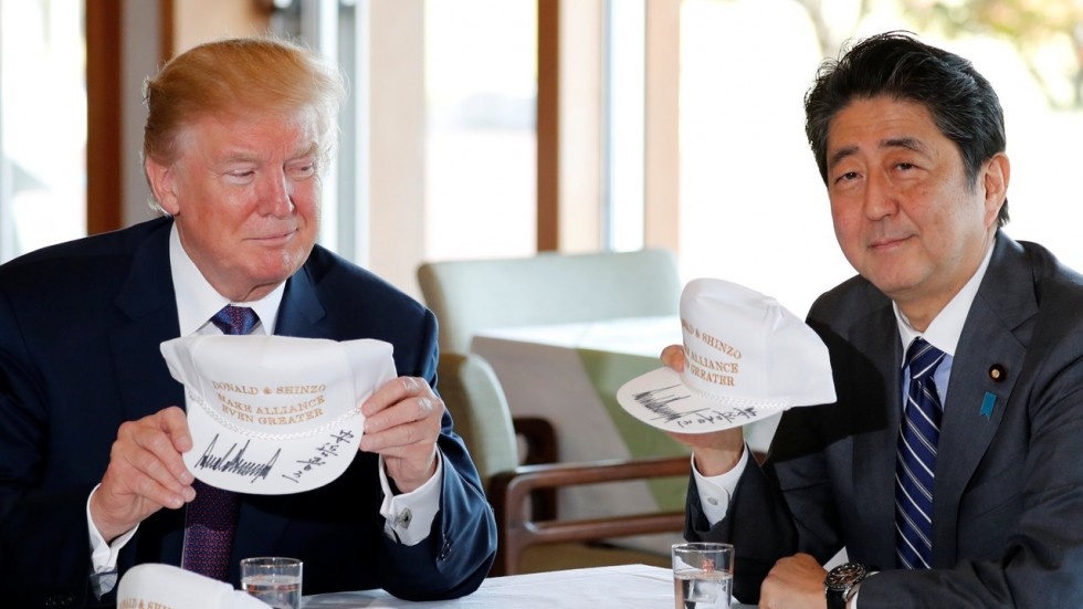 Trump va Abe: Bua trua kieu My va ngoai giao san golf hinh anh