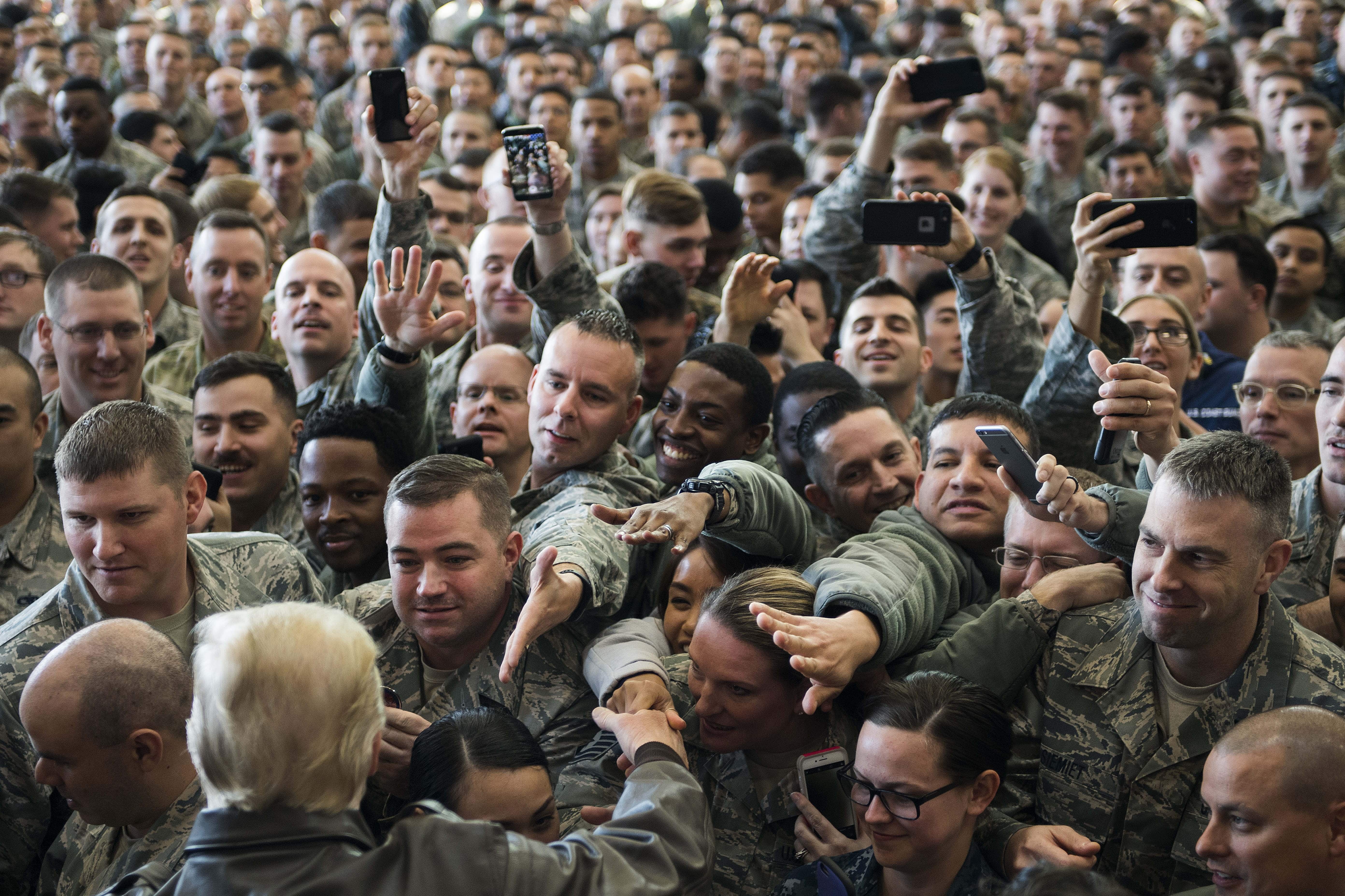 Trump dien kien Nhat hoang anh 9