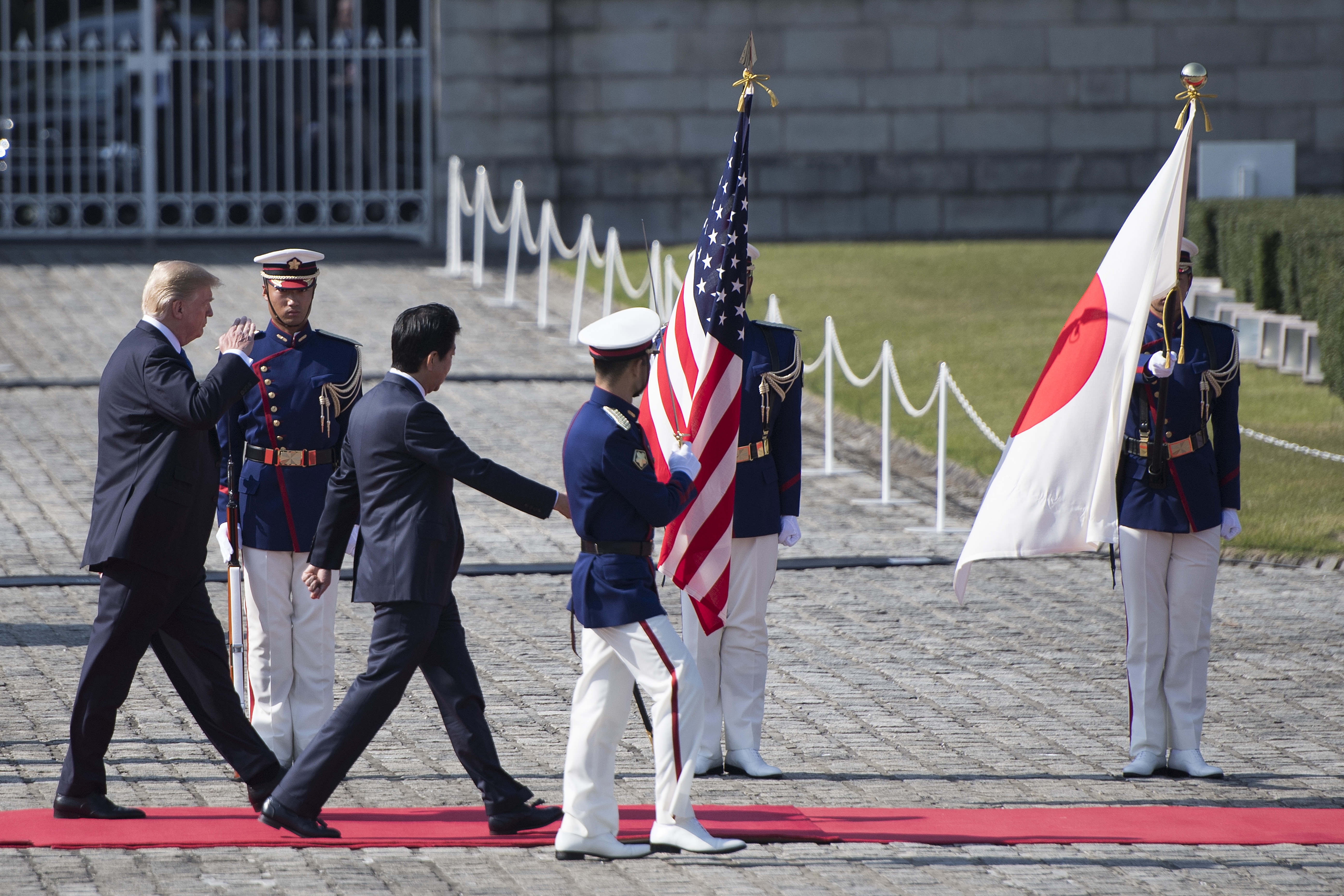 Trump dien kien Nhat hoang anh 1