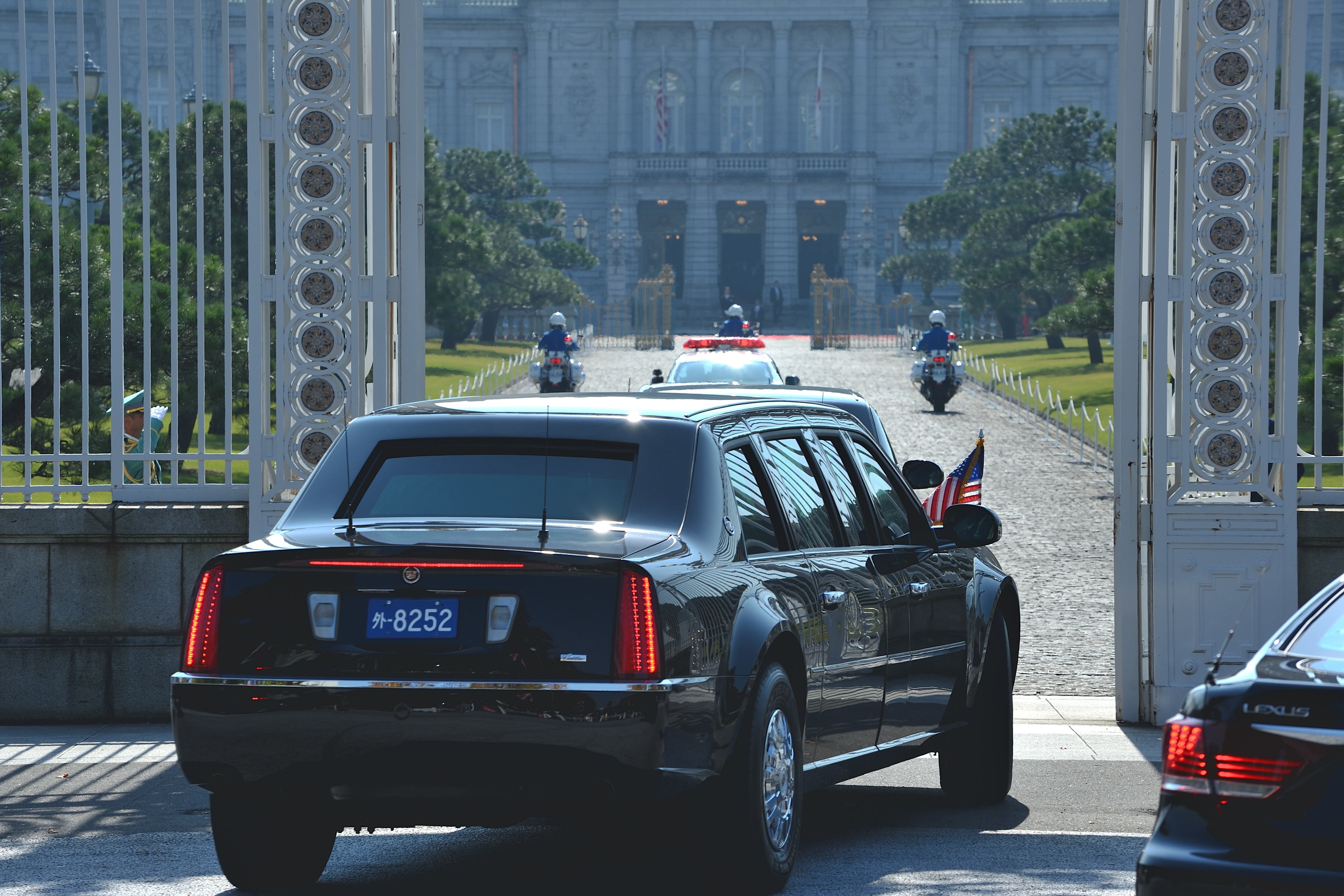 Trump dien kien Nhat hoang anh 3