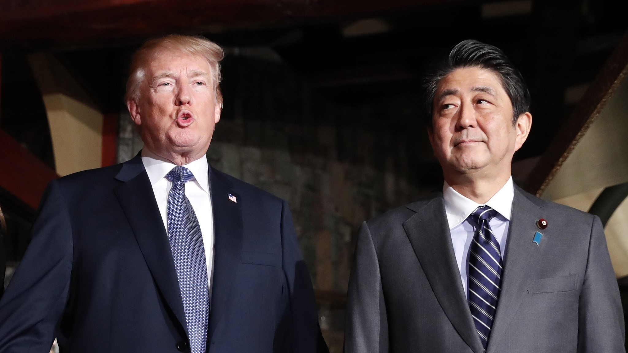 Ong Trump va ong Abe di an do nuong kieu Nhat hinh anh