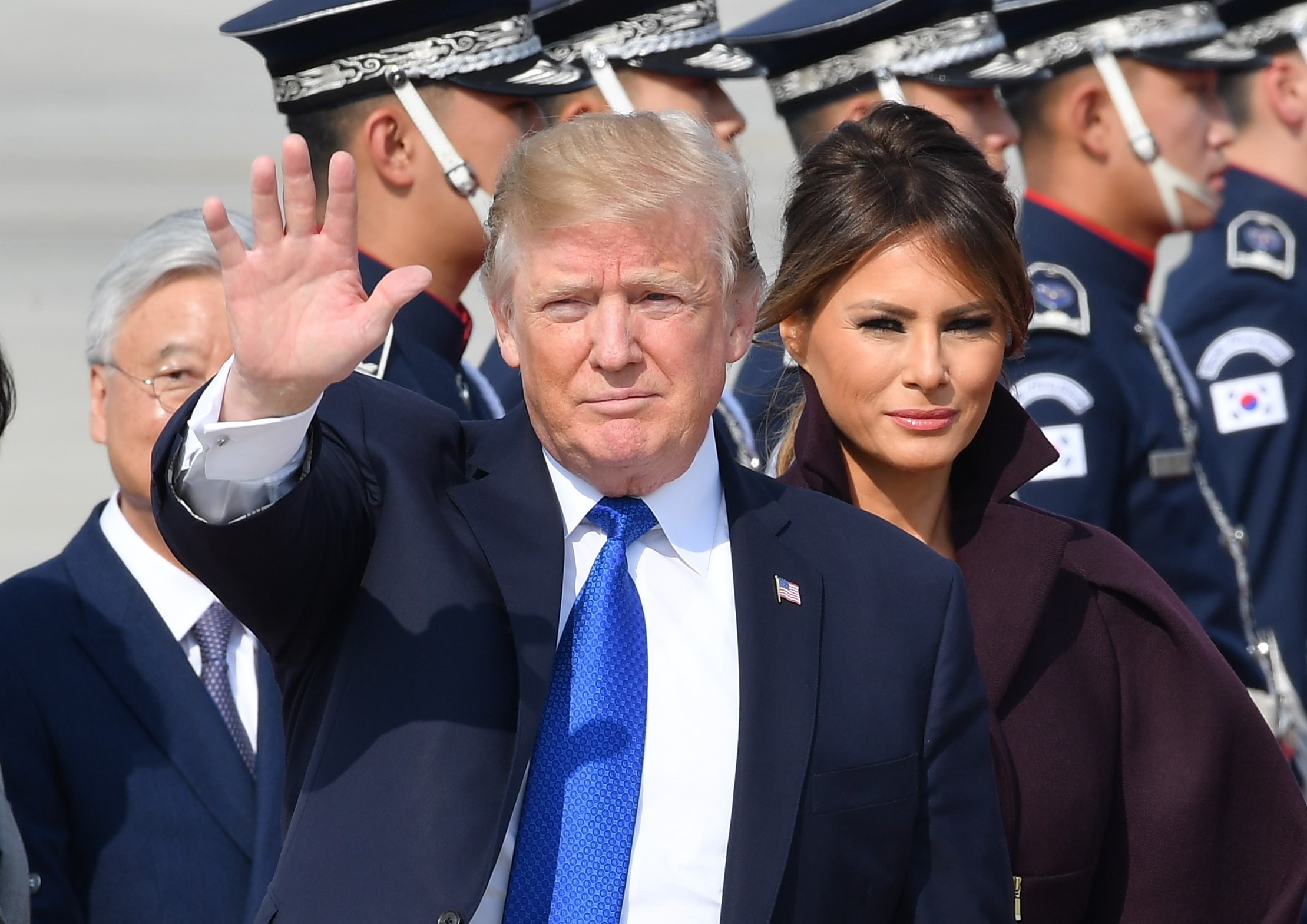 Thong diep tu dia diem ha canh cua Tong thong Trump tai Nhat va Han hinh anh