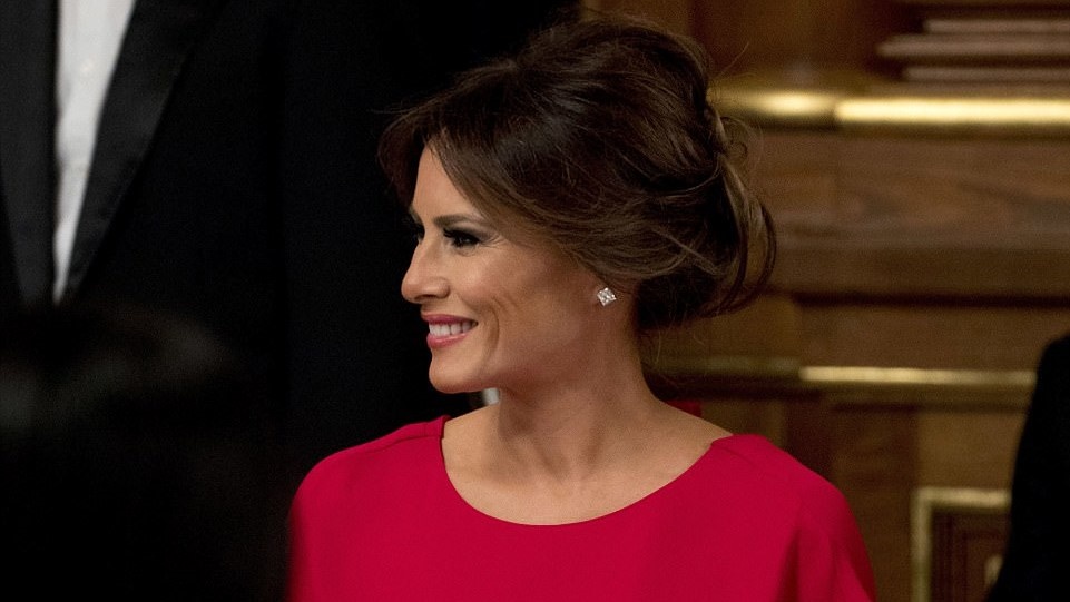 De nhat phu nhan My long lay trong tiec chieu dai tai Nhat hinh anh