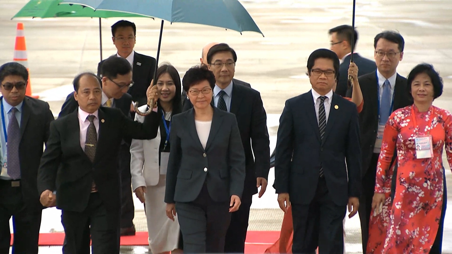 Tong thong Peru di may bay thuong mai anh 7