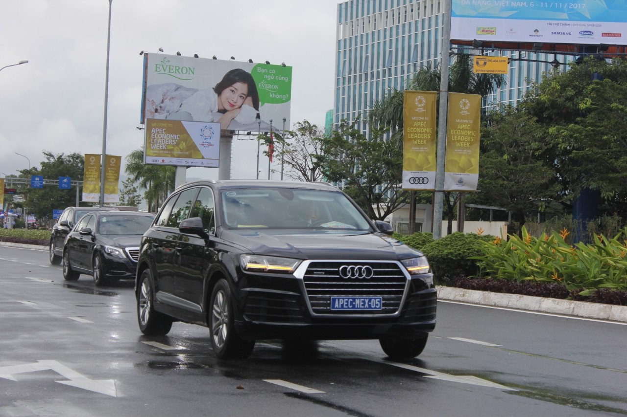 Tong thong Peru di may bay thuong mai anh 13