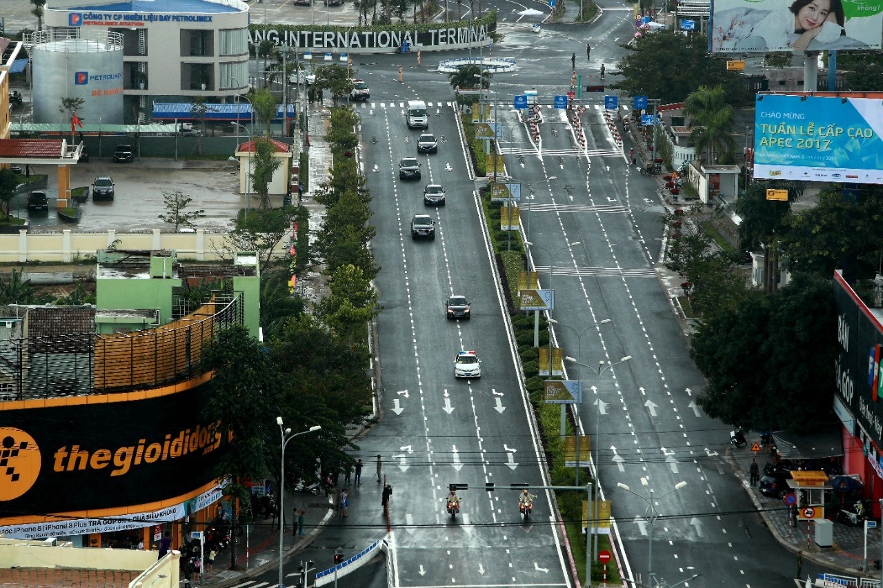 Tong thong Peru di may bay thuong mai anh 5