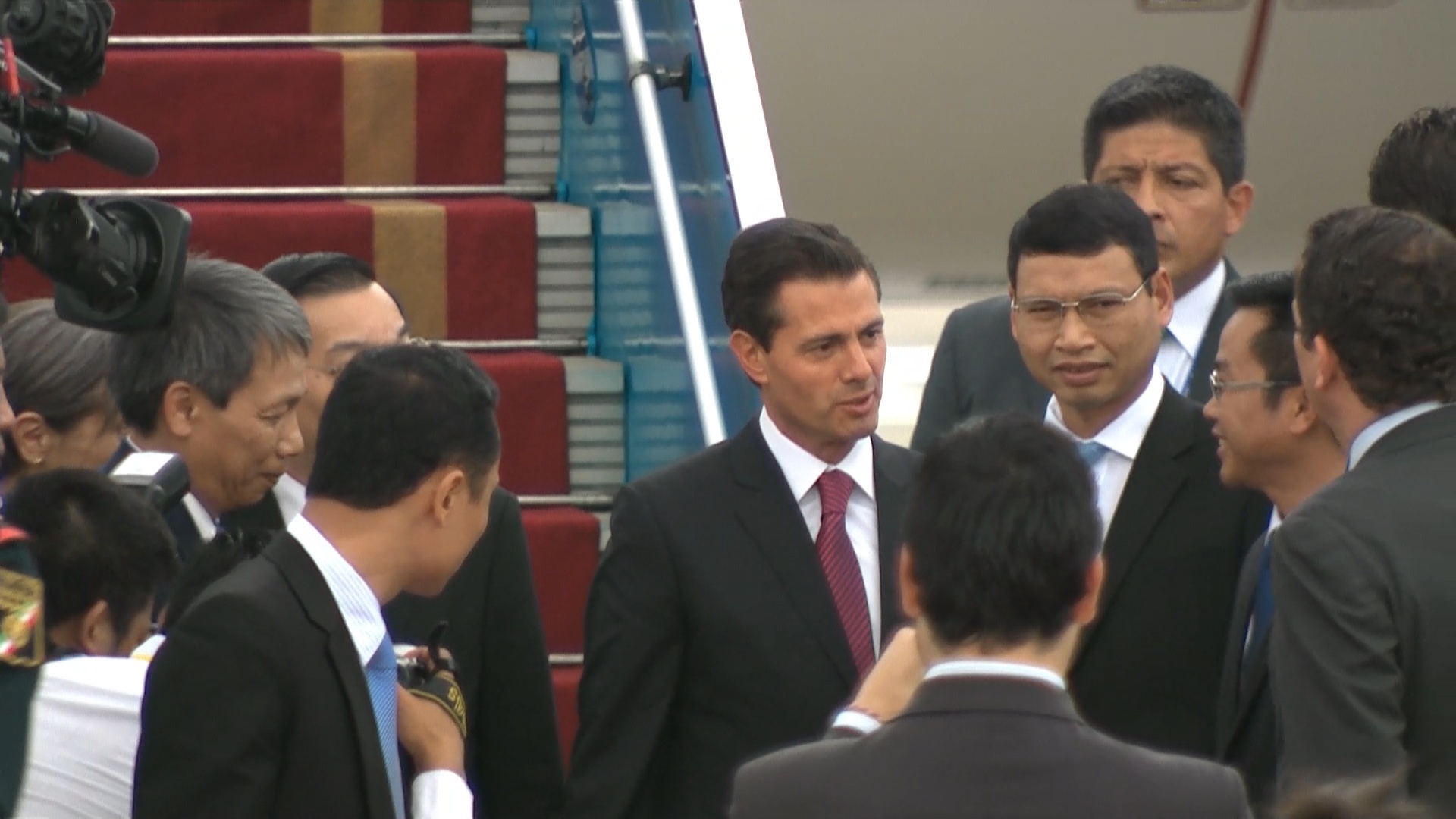 Tong thong Peru di may bay thuong mai anh 12