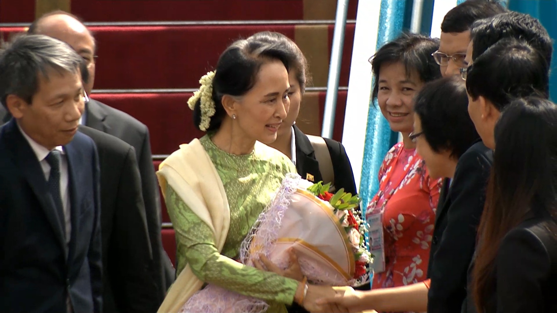 Ba Aung San Suu Kyi den Da Nang du doi thoai APEC - ASEAN hinh anh