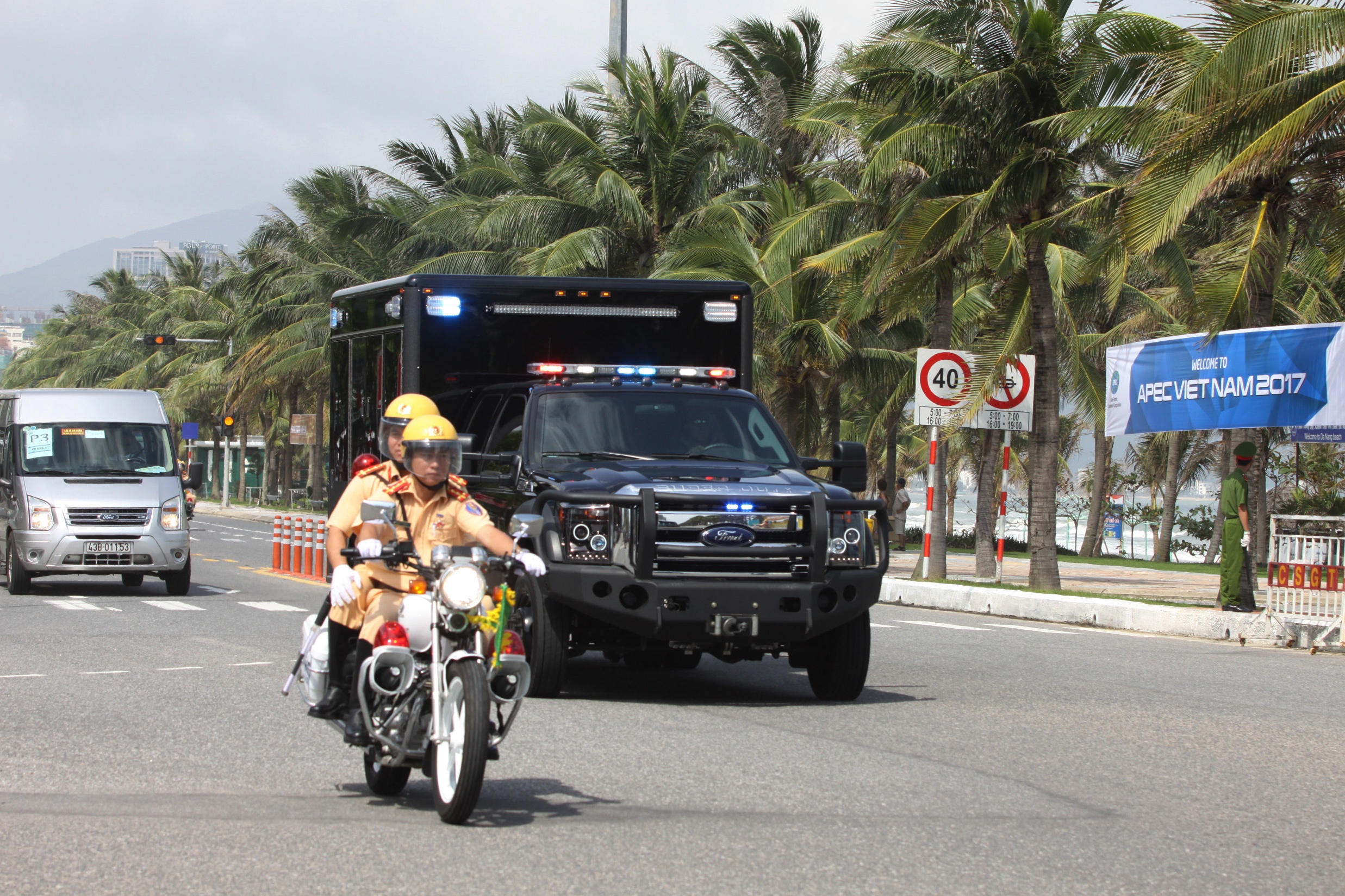 doan xe tong thong Trump anh 8