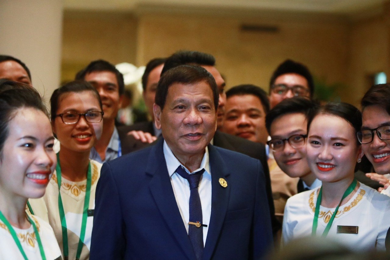Tong thong Duterte day nhan vien resort Da Nang noi tieng Philippines hinh anh