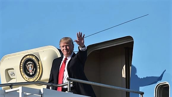 Tong thong Trump len duong den Da Nang hinh anh