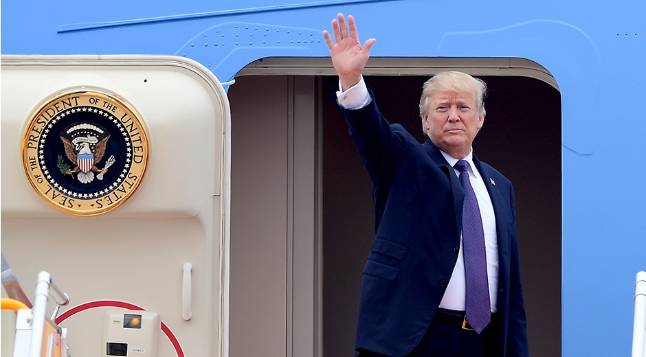 Tong thong Trump roi Ha Noi, ket thuc chuyen tham Viet Nam hinh anh