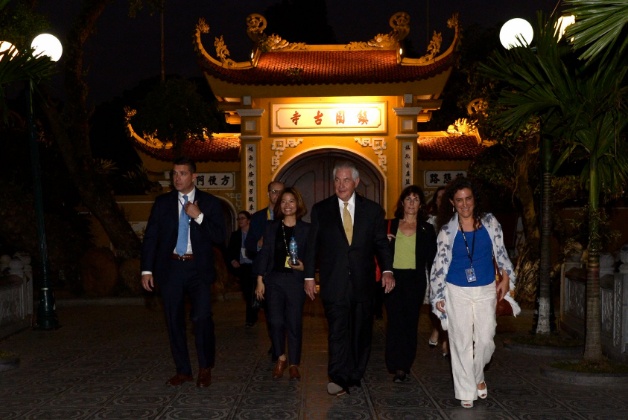 ngoại trưởng Mỹ thăm chùa Trấn Quốc ảnh 2 ngoai truong My tham chua Tran Quoc anh 2