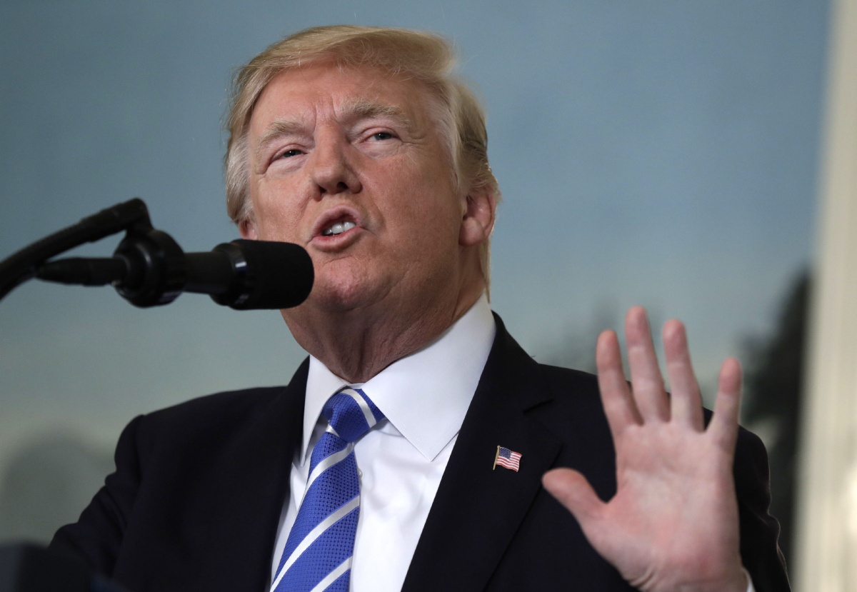 Tong thong Trump dua Trieu Tien vao danh sach tai tro khung bo hinh anh