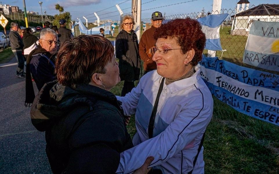 Nguoi than mong ngong thuy thu tren tau ngam Argentina mat tich hinh anh