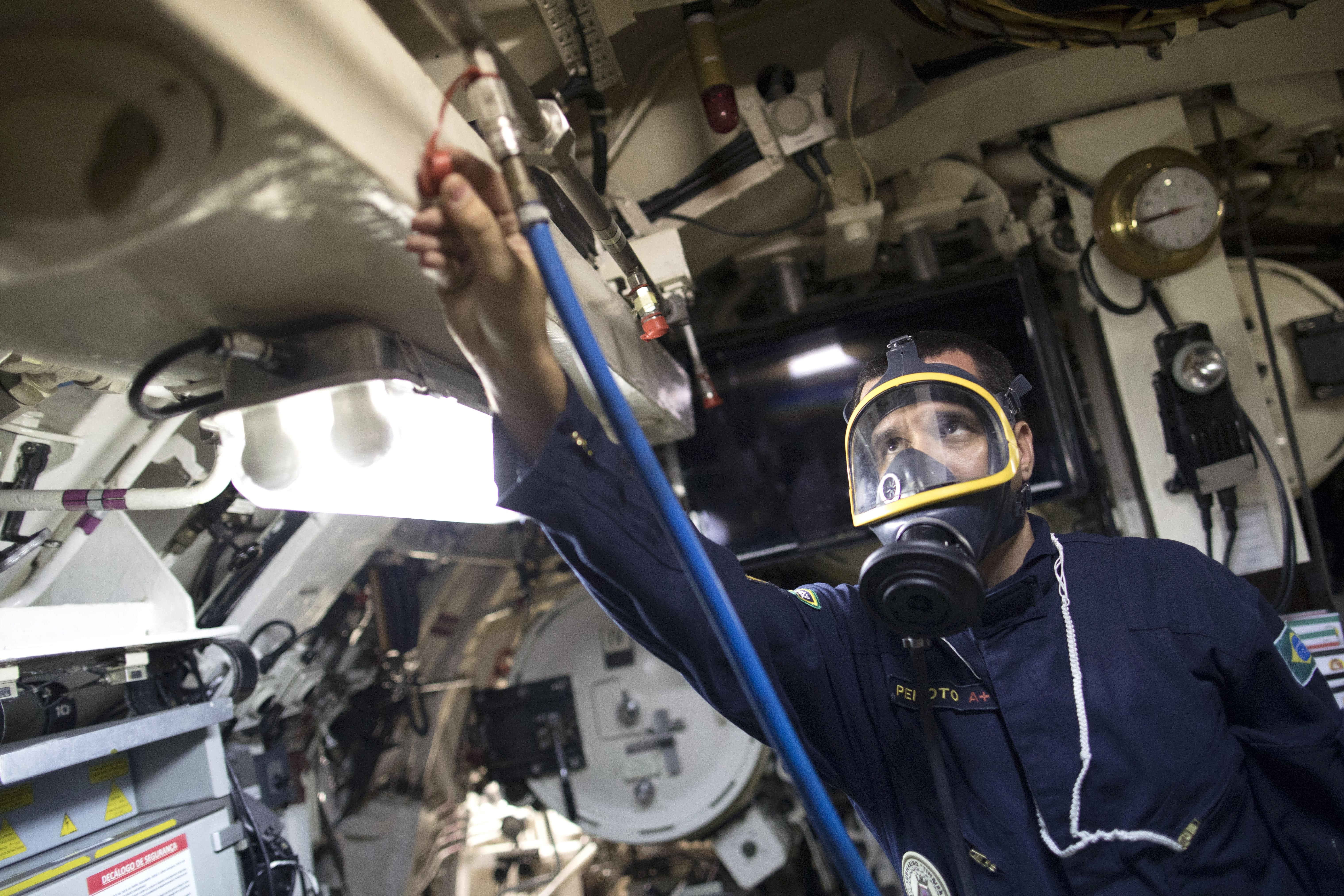 chien dich tim kiem tau ngam Argentina mat tich anh 6