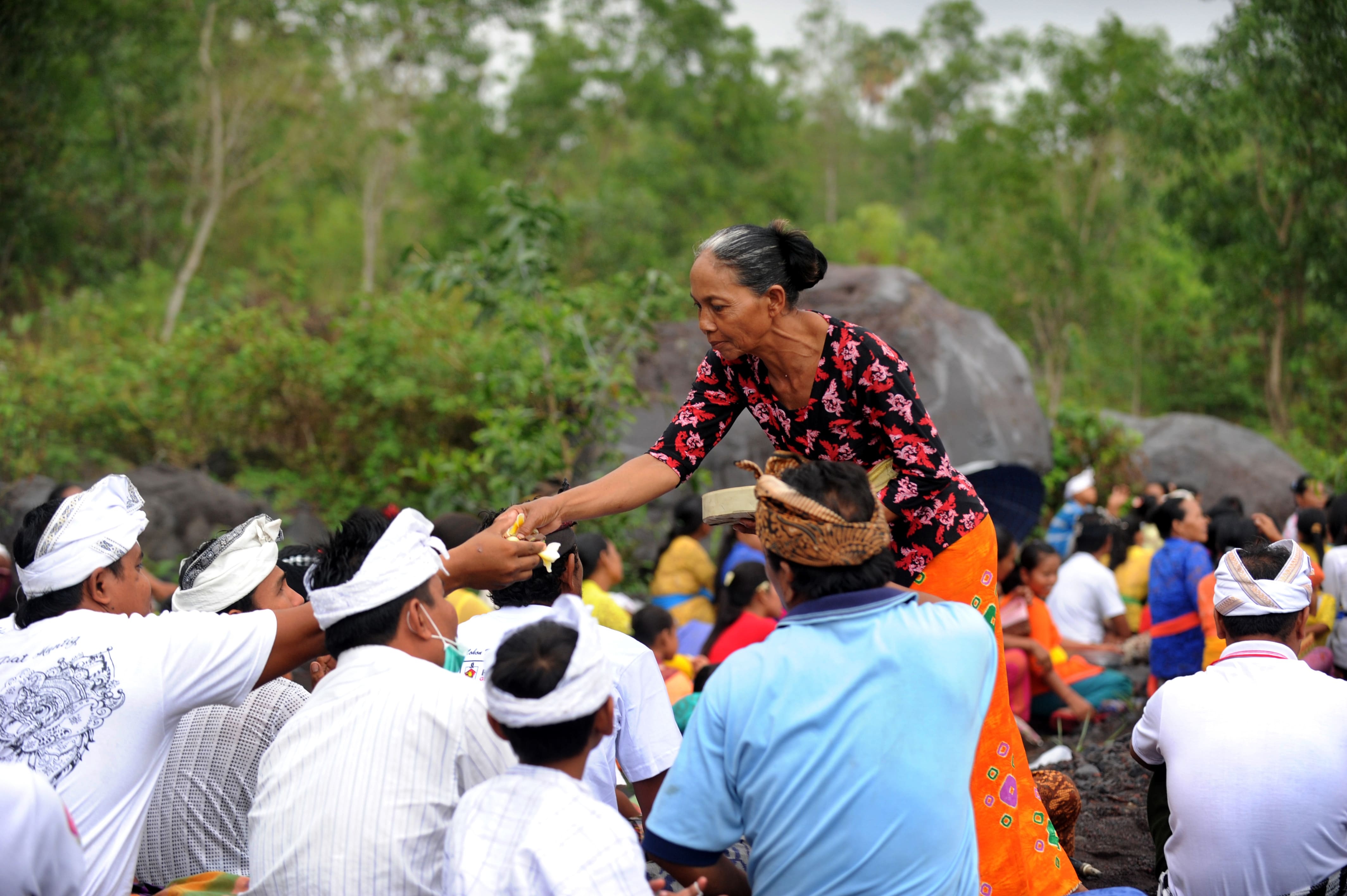 nui lua phun trao tren dao Bali anh 6