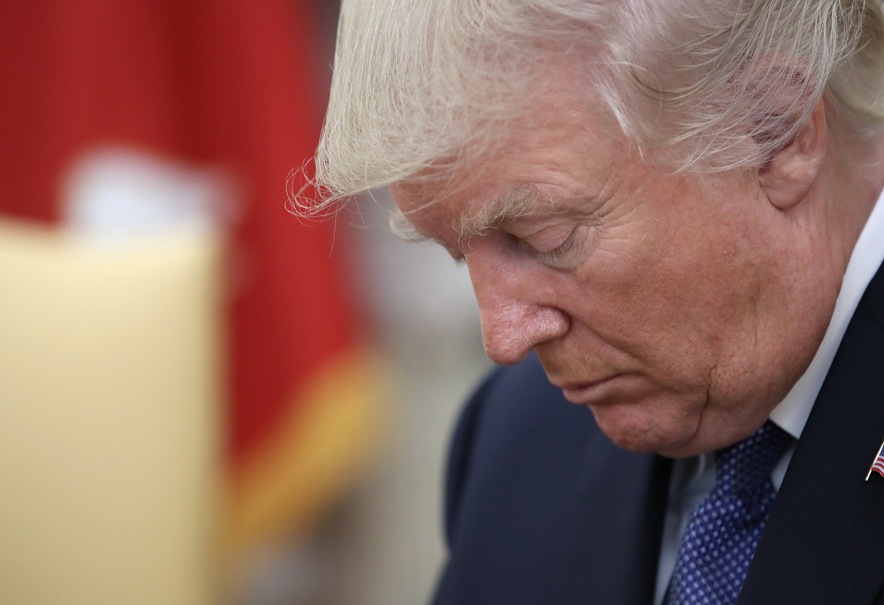 Ong Trump bi chi trich do 'tan cong' nu nghi si tren Twitter hinh anh