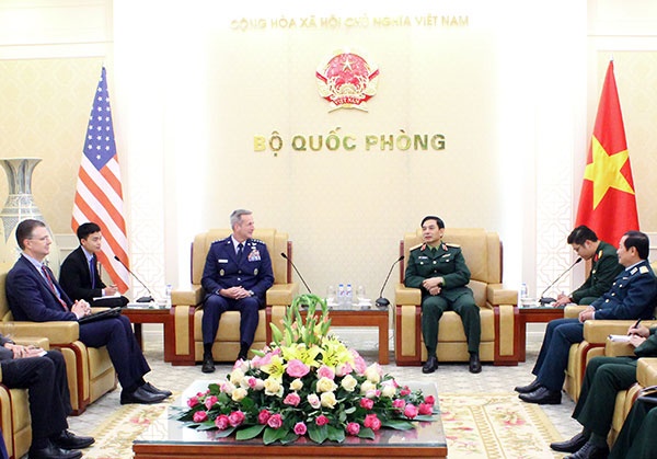 Quan doi Viet Nam - My hop tac dao tao phi cong hinh anh