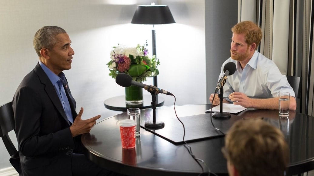 Obama vui ve tro chuyen voi hoang tu Anh hinh anh