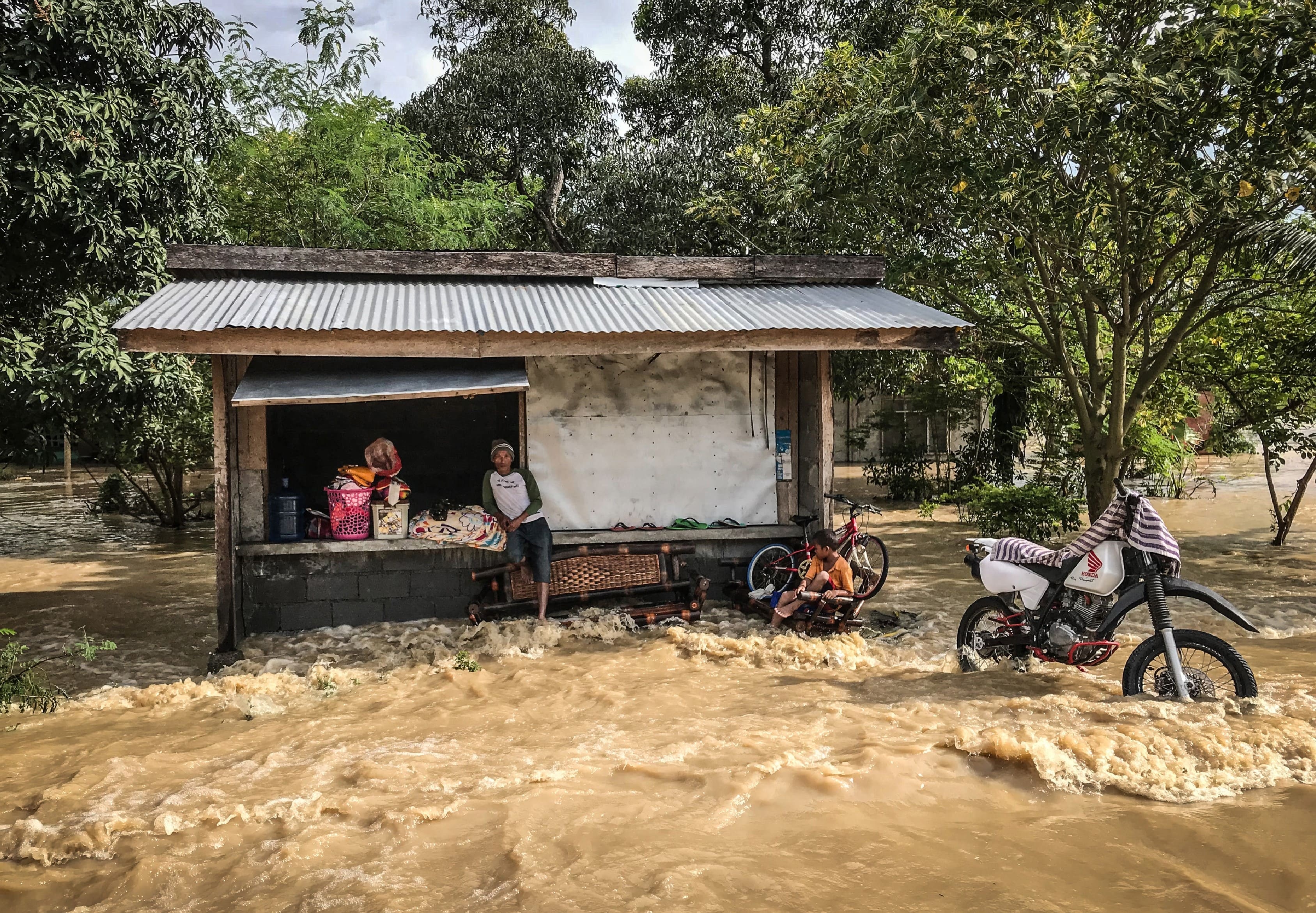 Nguoi Philippines don Giang sinh trong trai so tan vi bao Tembin hinh anh