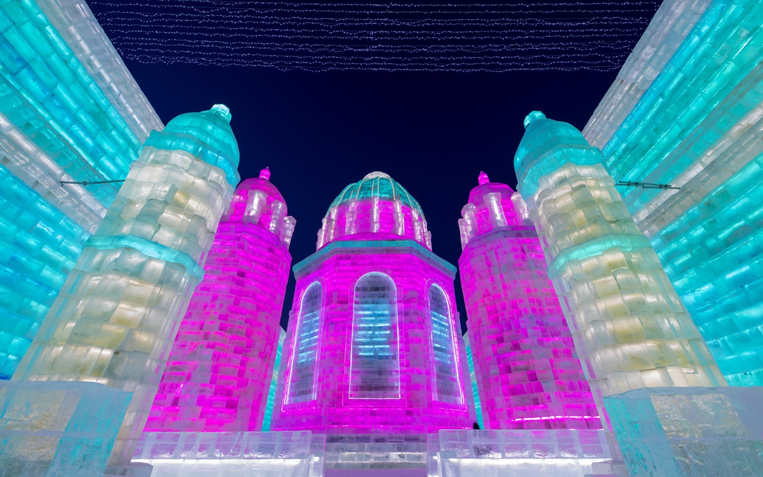 Cap Nhi Tan ruc ro trong le hoi bang dang hinh anh