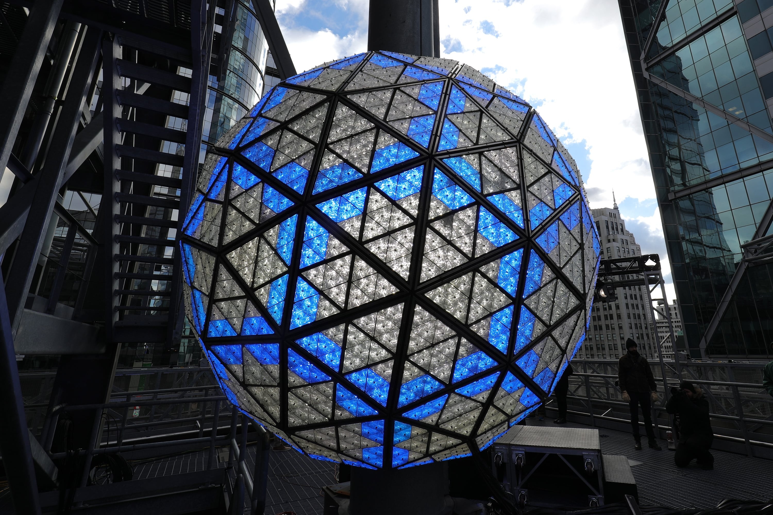 Qua cau pha le tram tuoi o New York san sang cho dem giao thua hinh anh