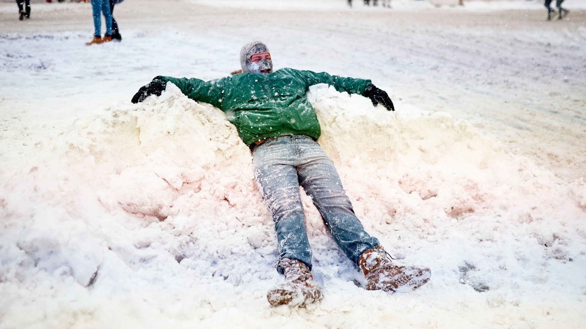 Quang truong Thoi dai o New York ngap tuyet trang xoa hinh anh