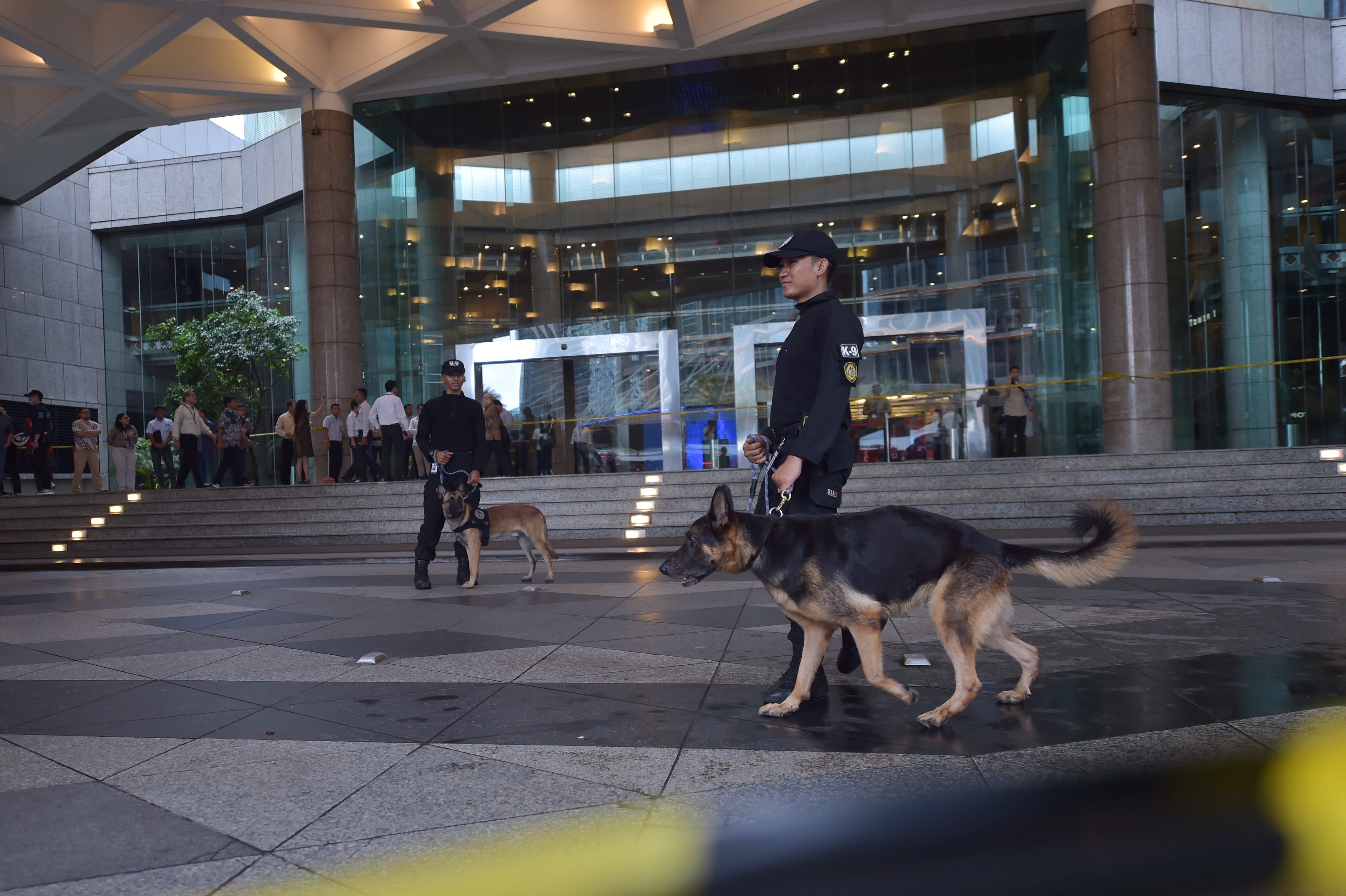 sập sàn chứng khoán Jakarta ảnh 4 sap san chung khoan Jakarta anh 4