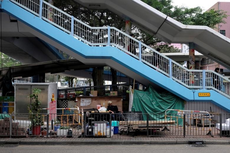 Hong Kong hoa le qua con mat cua mot nguoi vo gia cu hinh anh