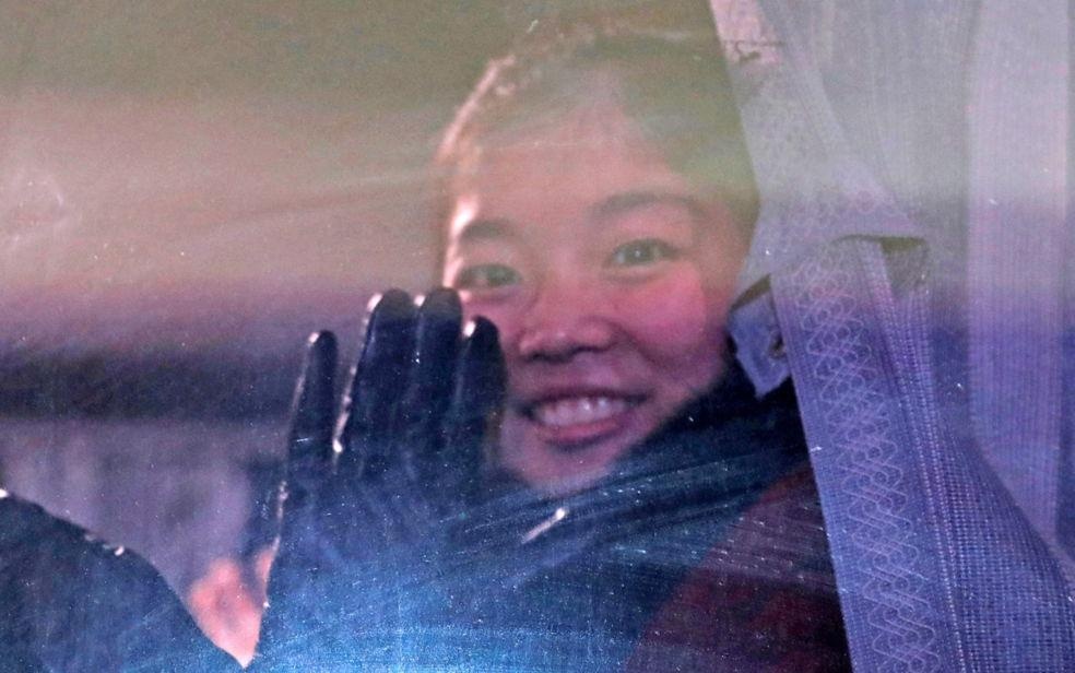 Doan van dong vien Trieu Tien toi Han Quoc du Olympics hinh anh