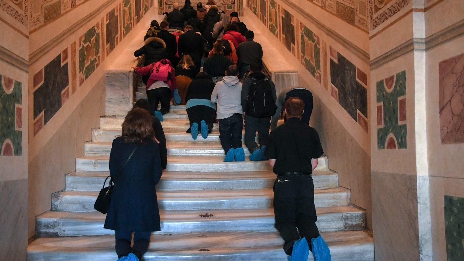 cau thang thanh anh 5