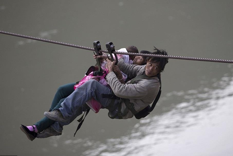 Tra 8 USD du day qua song du vao tham lang o Trung Quoc hinh anh